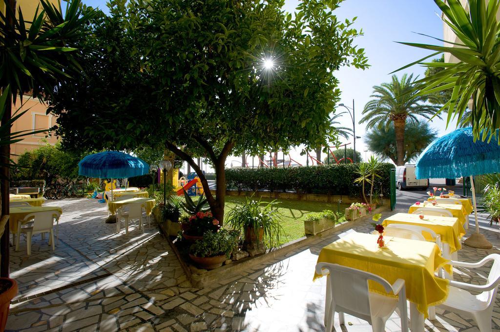 Hotel Lido ปิเอตราลิกูเร ภายนอก รูปภาพ
