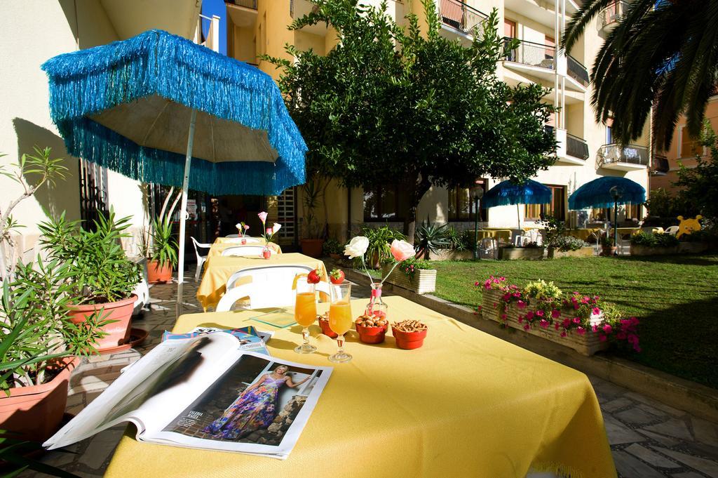 Hotel Lido ปิเอตราลิกูเร ภายนอก รูปภาพ